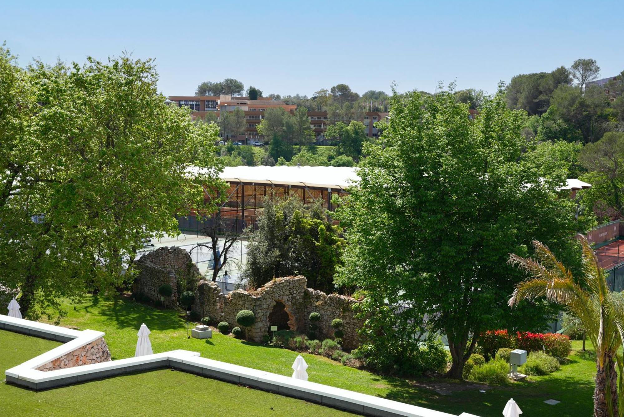 Mouratoglou & Hotel Biot