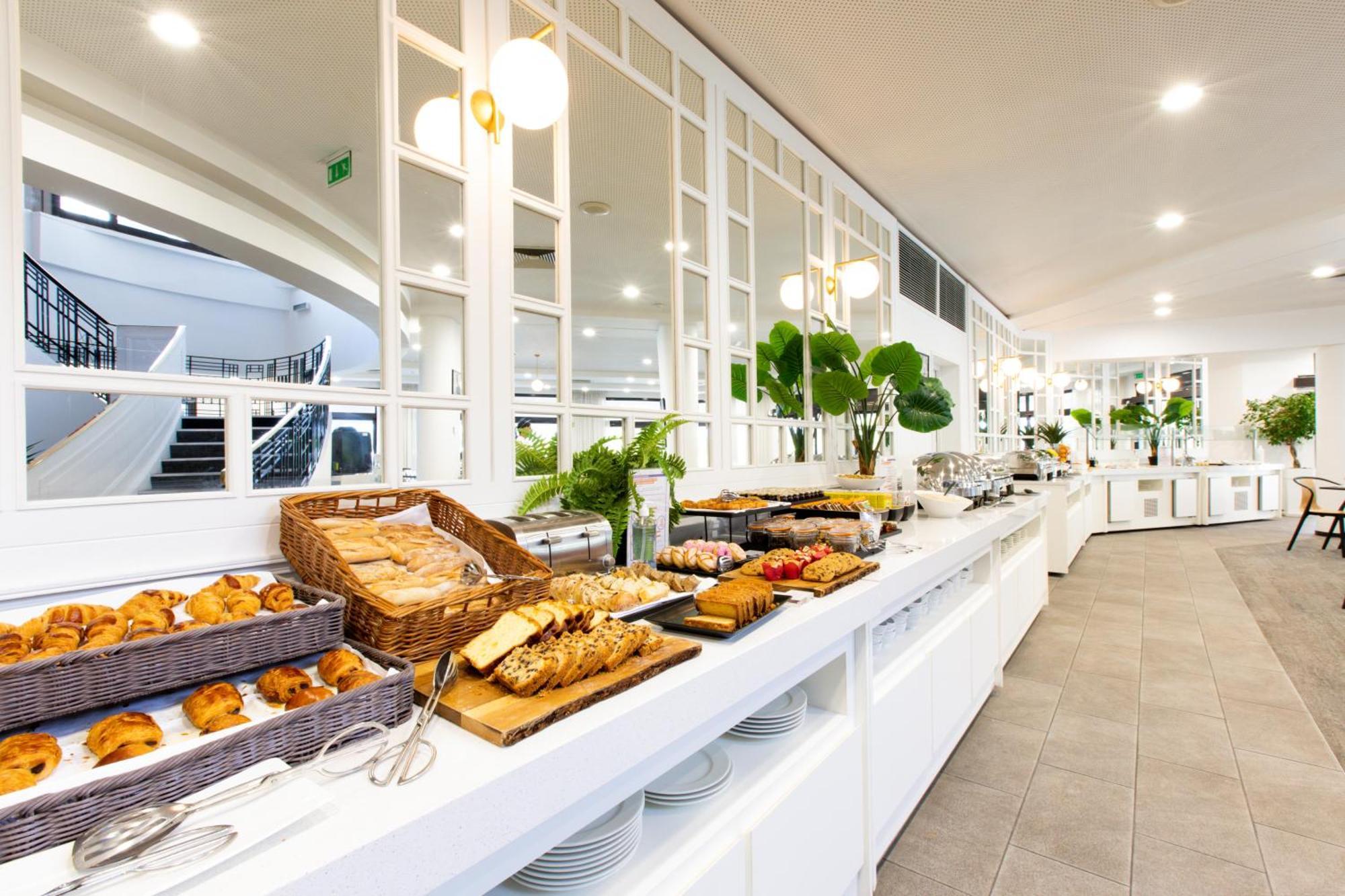 Mouratoglou & Hotel Biot